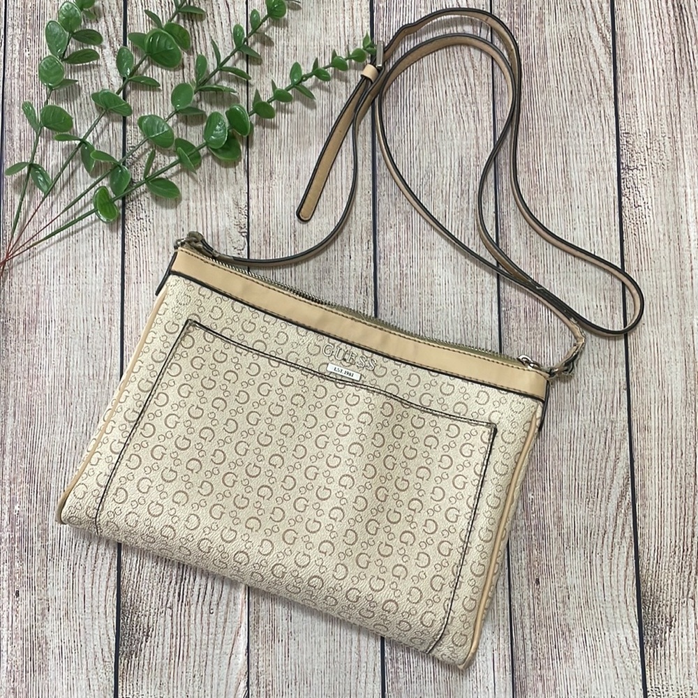 🌸Clearance! 🌸 Guess Cream Faux Leather Crossbody Bag